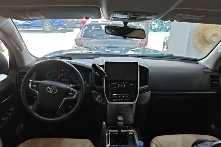 Used Toyota Land Cruiser 2015 4.0L V6 Middle East Low-Trim Version Center Console