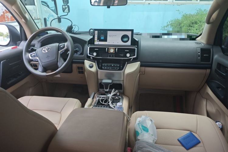 Used Toyota Land Cruiser 2015 4.0L 5-Seater Middle East Version Center Console