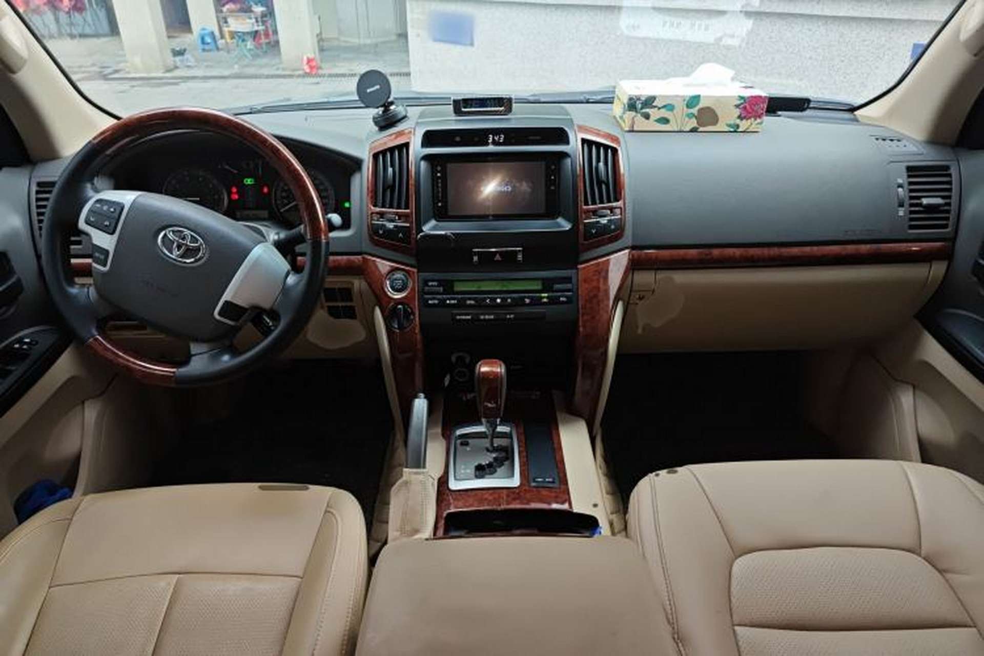 Used Toyota Land Cruiser  Center Console