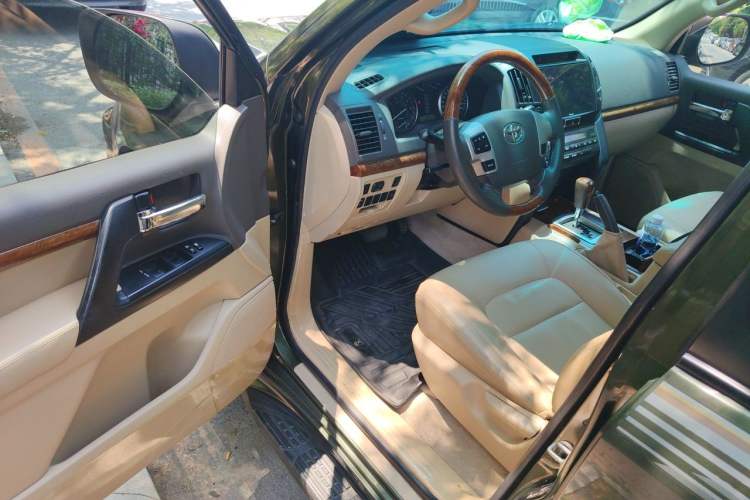 Used Toyota Land Cruiser 2015 4.0L 5-Seater Middle East Version Driver Seat