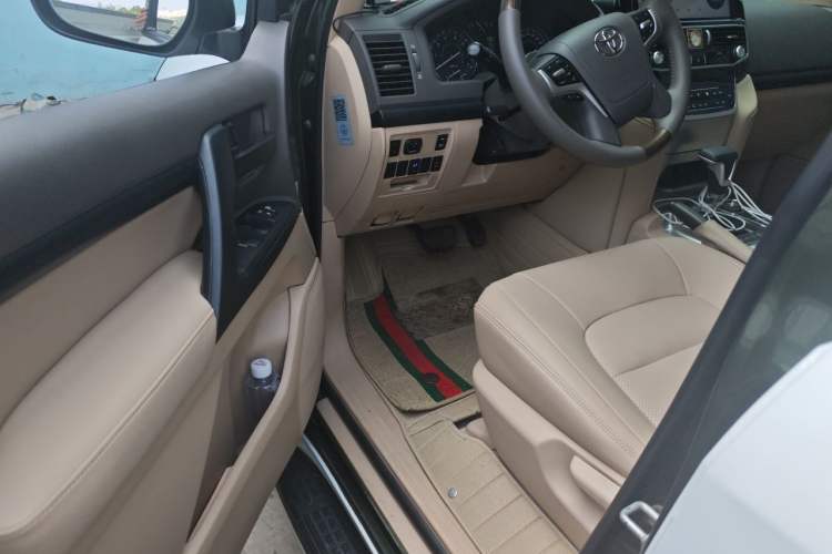 Used Toyota Land Cruiser 2015 4.0L 5-Seater Middle East Version Driver Seat