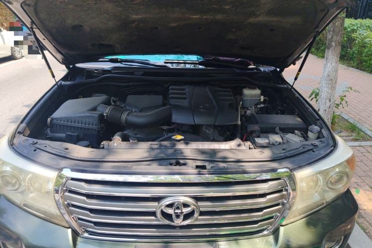 Used Toyota Land Cruiser 2015 4.0L 5-Seater Middle East Version Engine Bay