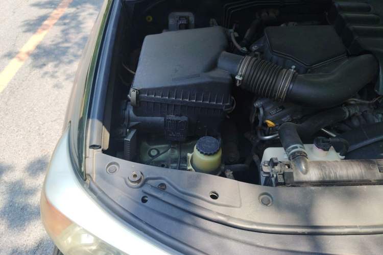 Used Toyota Land Cruiser 2015 4.0L 5-Seater Middle East Version Engine Bay Right