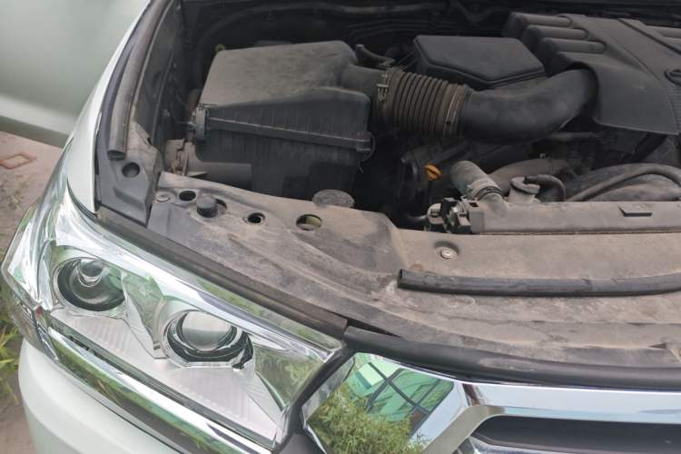 Used Toyota Land Cruiser 2015 4.0L 5-Seater Middle East Version Engine Bay Right