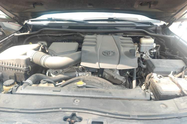 Used Toyota Land Cruiser  Engine Bay