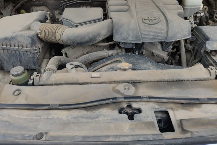 Used Toyota Land Cruiser  Engine Bay