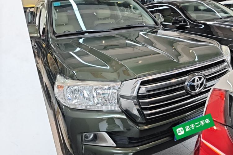 Used Toyota Land Cruiser 2015 4.0L V6 Middle East Low-Trim Version Front Right 45 Deg