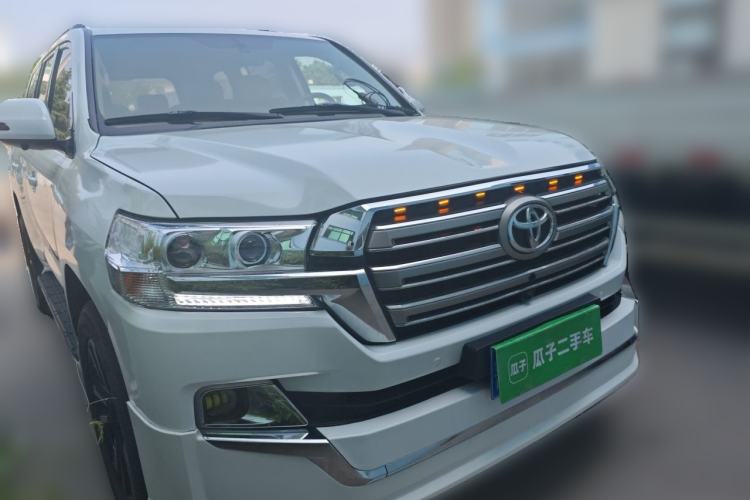 Used Toyota Land Cruiser 2015 4.0L 5-Seater Middle East Version Front Right 45 Deg