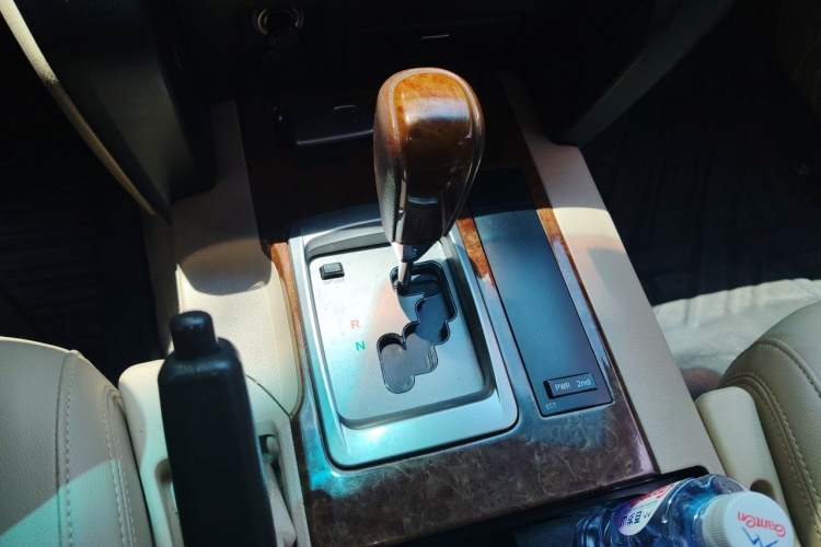 Used Toyota Land Cruiser 2015 4.0L 5-Seater Middle East Version Gear Lever