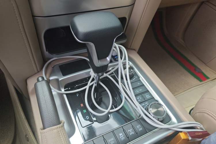 Used Toyota Land Cruiser 2015 4.0L 5-Seater Middle East Version Gear Lever