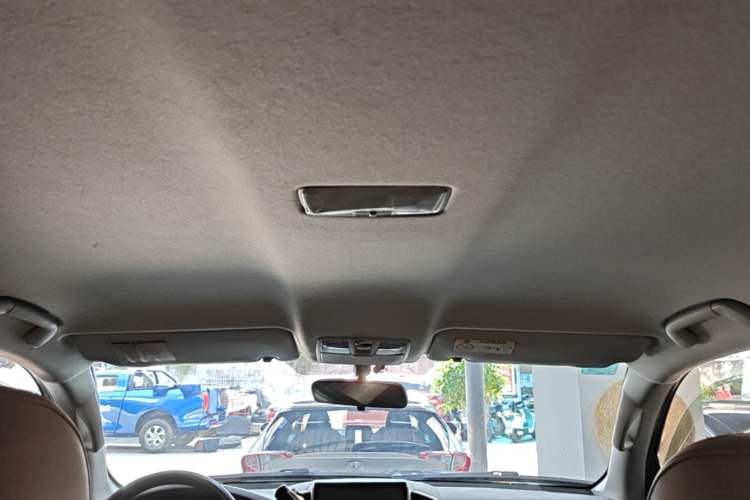 Used Toyota Land Cruiser 2015 4.0L V6 Middle East Low-Trim Version Headliner
