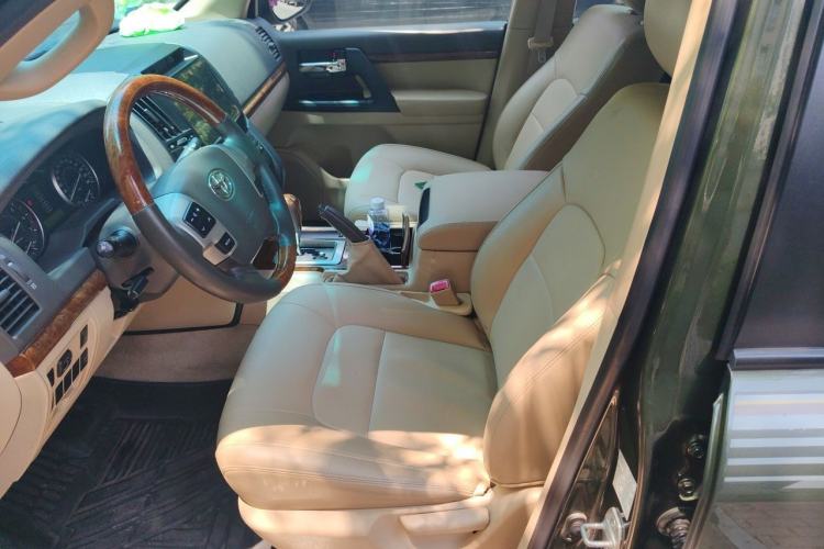 Used Toyota Land Cruiser 2015 4.0L 5-Seater Middle East Version Left Front Seat