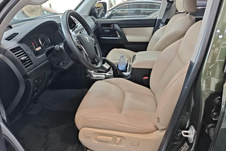 Used Toyota Land Cruiser 2015 4.0L V6 Middle East Low-Trim Version Left Front Seat