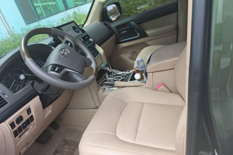 Used Toyota Land Cruiser 2015 4.0L 5-Seater Middle East Version Left Front Seat