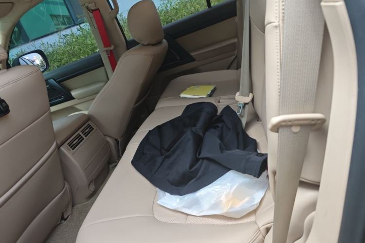 Used Toyota Land Cruiser 2015 4.0L 5-Seater Middle East Version Left Rear Seat