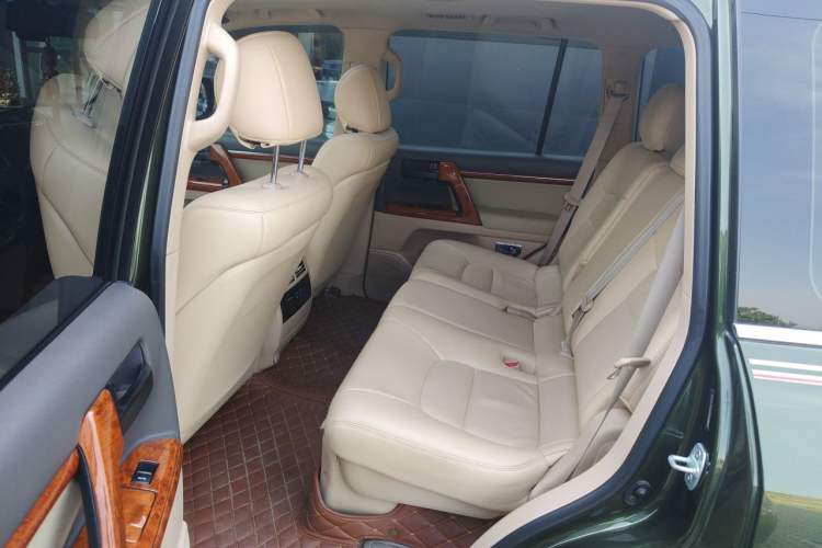 Used Toyota Land Cruiser 2015 4.0L GX-R U.S. Specification Left Rear Seat