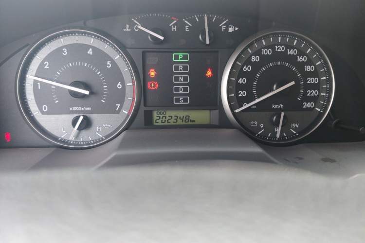 Used Toyota Land Cruiser 2015 4.0L GX-R U.S. Specification Odometer Close Up