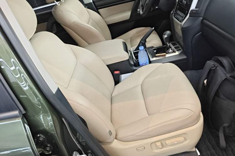 Used Toyota Land Cruiser 2015 4.0L V6 Middle East Low-Trim Version Right Front Seat