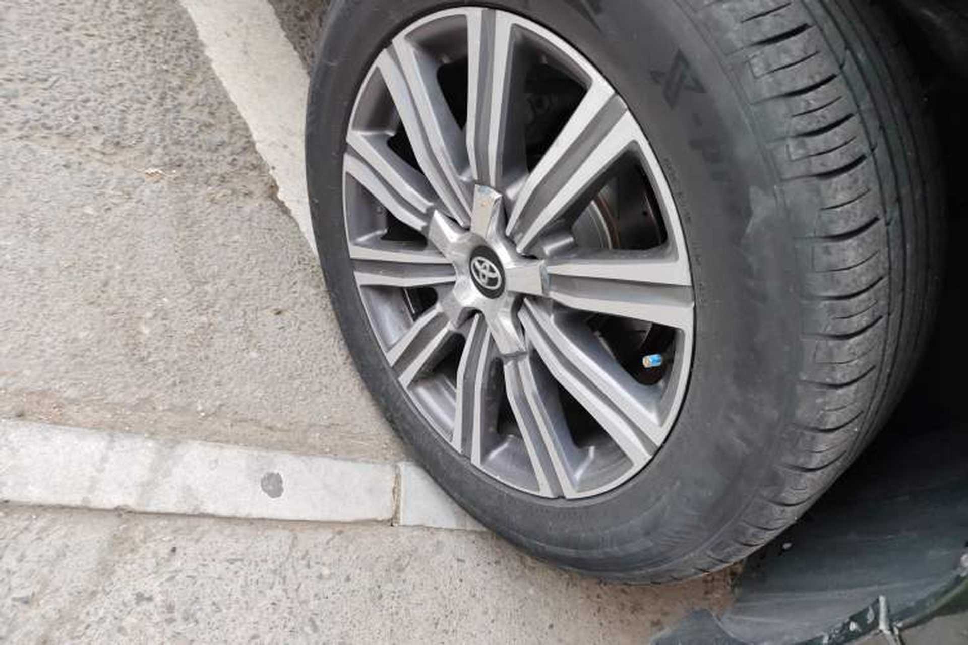Used Toyota Land Cruiser  Right Front Wheel Hub