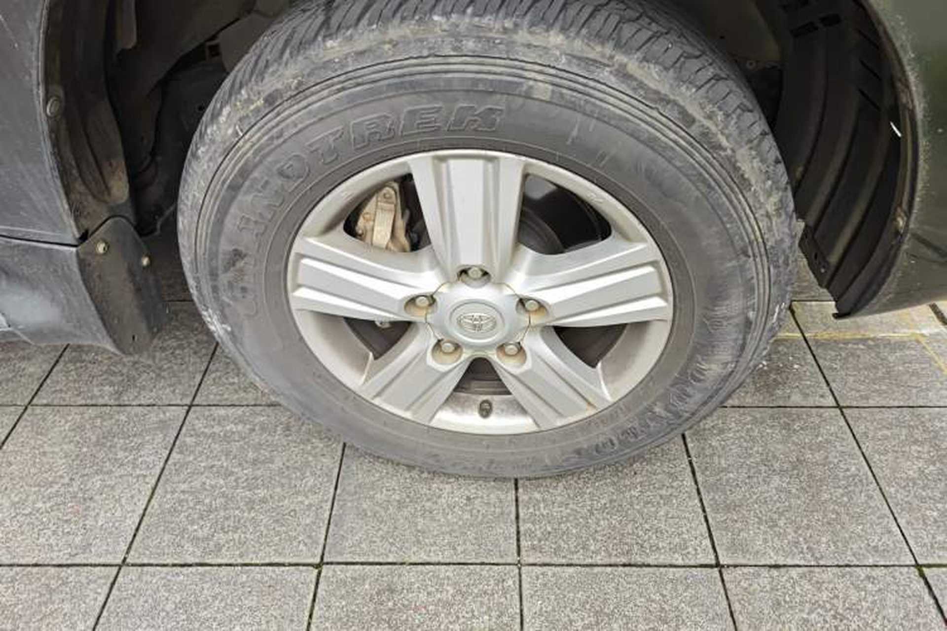 Used Toyota Land Cruiser  Right Front Wheel Hub
