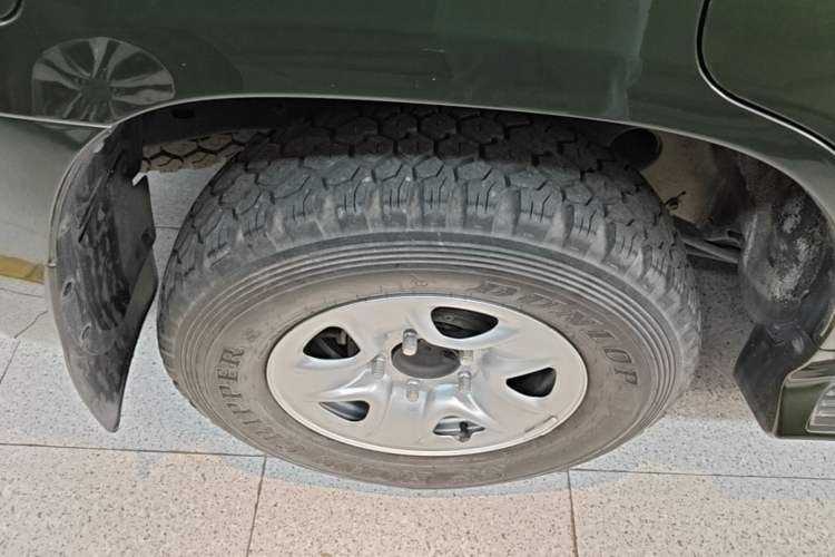 Used Toyota Land Cruiser 2015 4.0L V6 Middle East Low-Trim Version Right Rear Wheel Hub