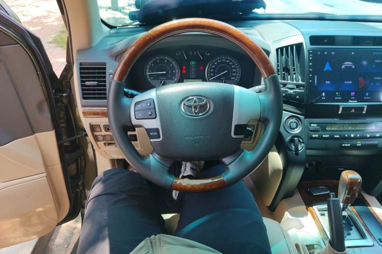 Used Toyota Land Cruiser 2015 4.0L 5-Seater Middle East Version Steering Wheel