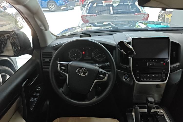 Used Toyota Land Cruiser 2015 4.0L V6 Middle East Low-Trim Version Steering Wheel