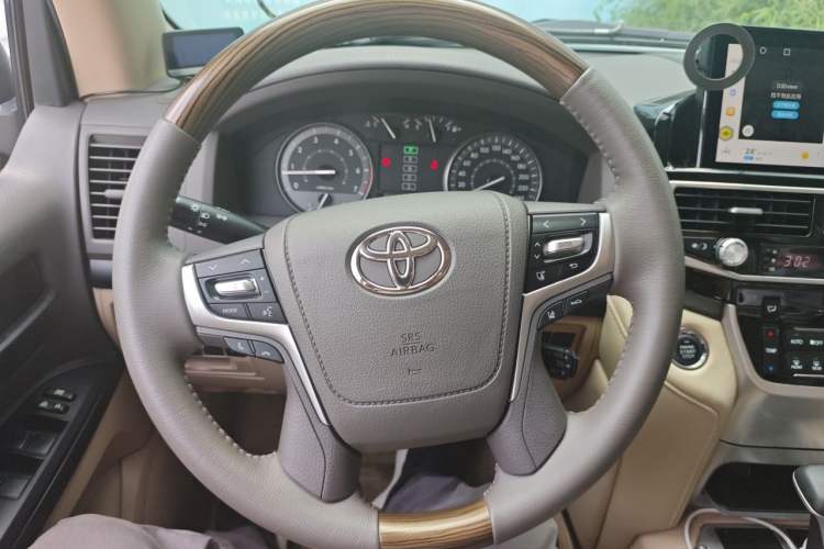 Used Toyota Land Cruiser 2015 4.0L 5-Seater Middle East Version Steering Wheel