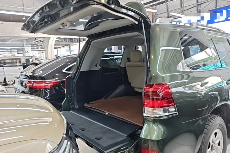 Used Toyota Land Cruiser 2015 4.0L V6 Middle East Low-Trim Version Trunk