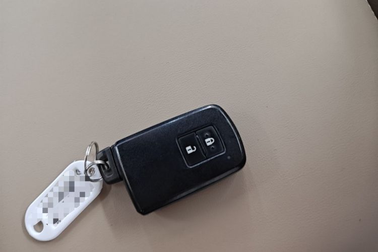 Used Toyota Land Cruiser 2015 4.0L V6 Middle East Low-Trim Version Vehicle Key