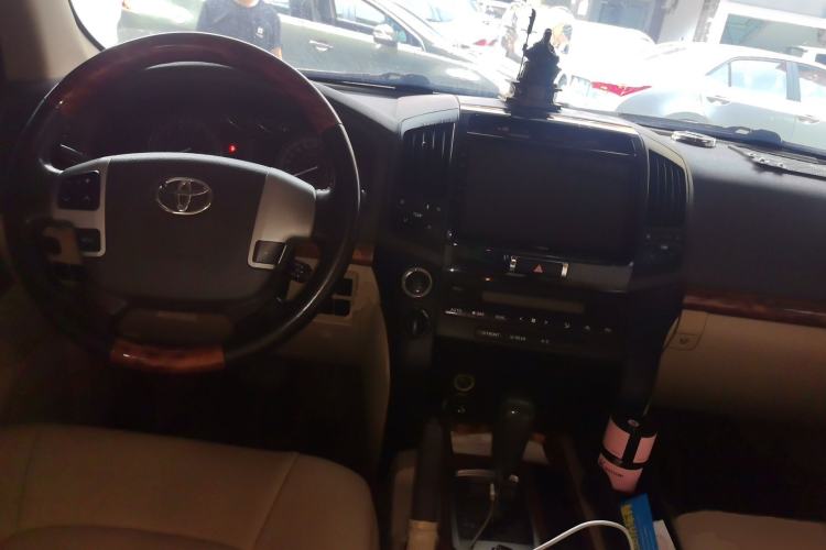 Used Toyota Land Cruiser  Center Console