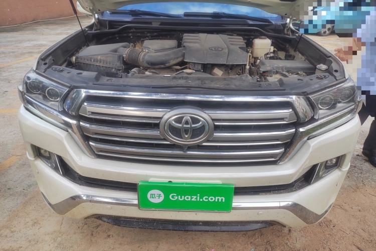 Used Toyota Land Cruiser  Engine Bay