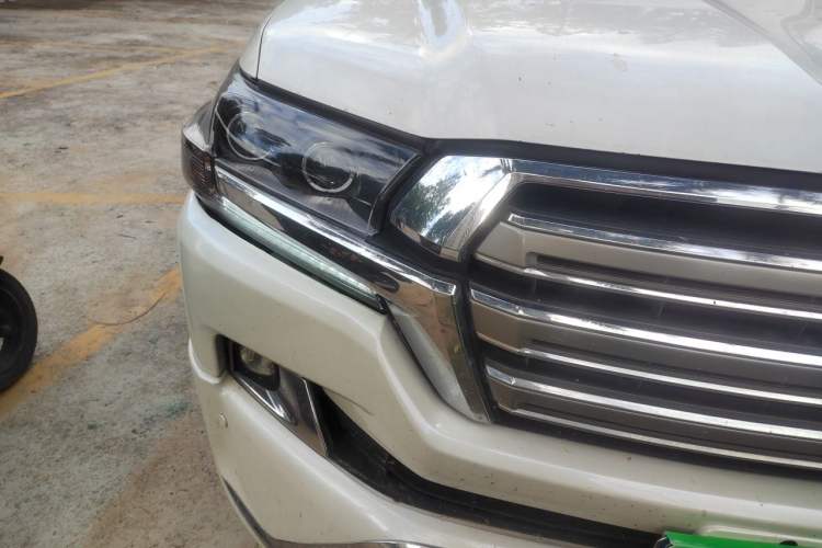 Used Toyota Land Cruiser  Right Front Headlight