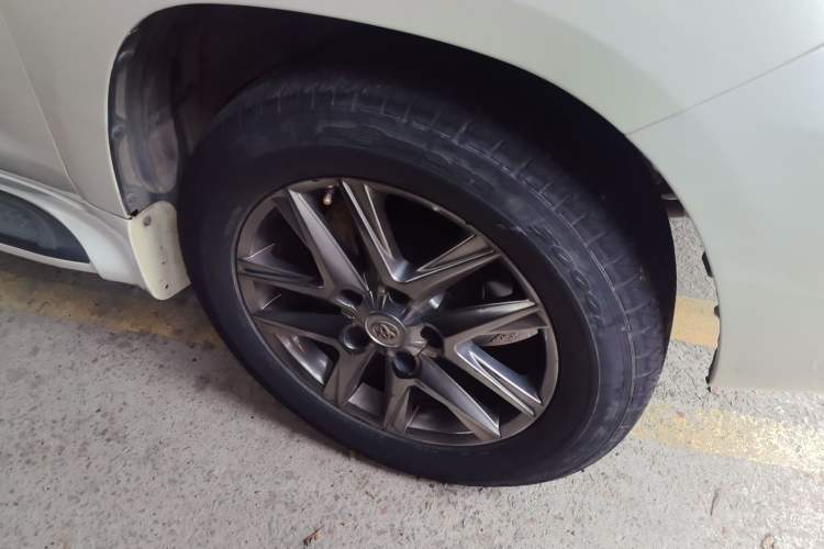 Used Toyota Land Cruiser  Right Front Wheel Hub
