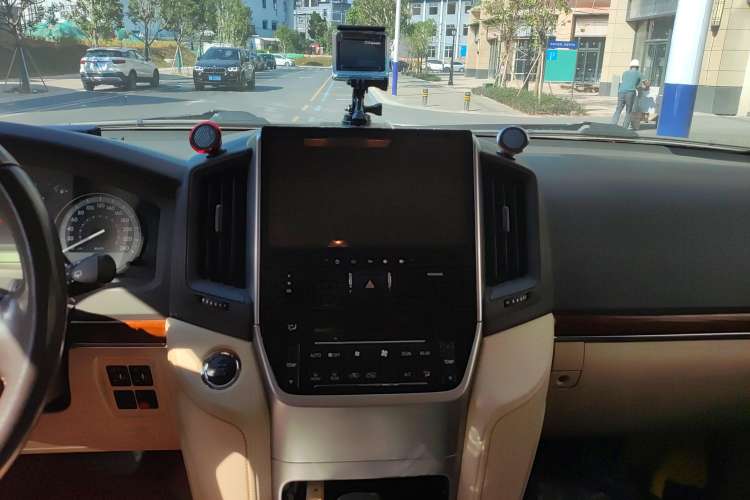 Used Toyota Land Cruiser 2015 4.6L V8 Middle East Limited Edition Audio And AC Panel