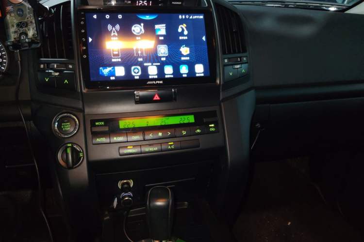 Used Toyota Land Cruiser 2015 4.0L 5-Seater Middle East Version Audio And AC Panel