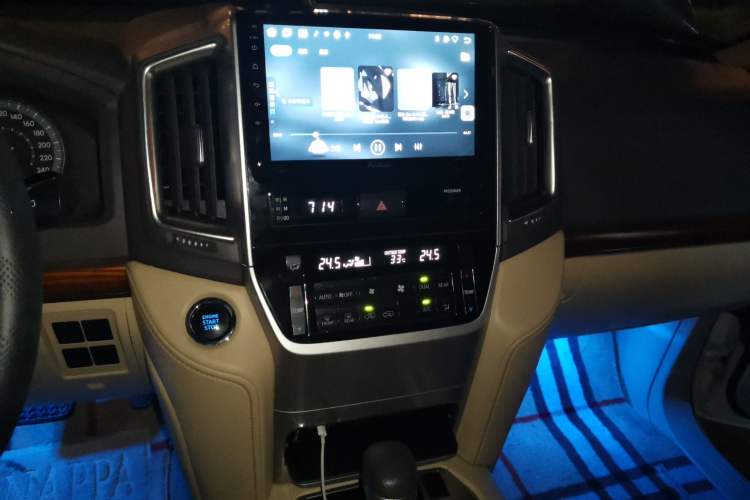 Used Toyota Land Cruiser 2015 4.0L V6 Middle East Limited Edition Audio And AC Panel