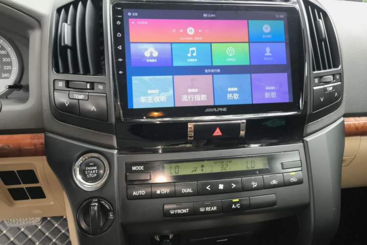 Used Toyota Land Cruiser 2015 4.0L V6 Middle East Low-Trim Version Audio And AC Panel