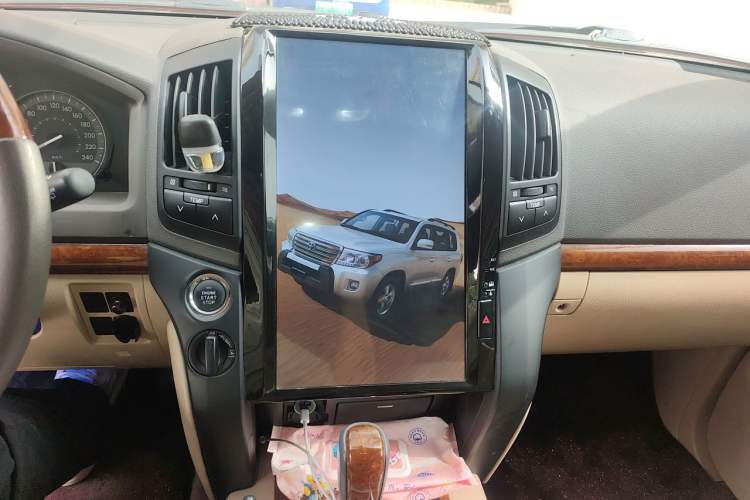 Used Toyota Land Cruiser 2015 4.0L V6 Middle East Low-Trim Version Audio And AC Panel