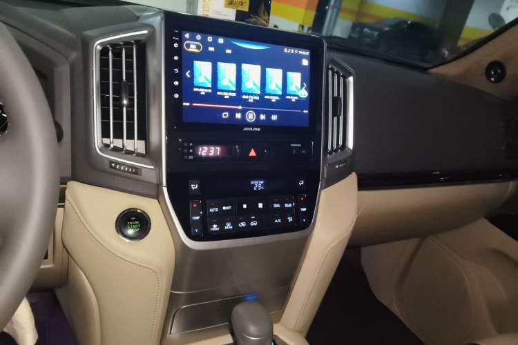 Used Toyota Land Cruiser 2015 4.0L V6 Middle East Low-Trim Version Audio And AC Panel