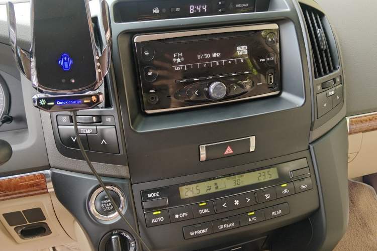 Used Toyota Land Cruiser 2015 4.0L V6 Middle East Limited Edition Audio And AC Panel