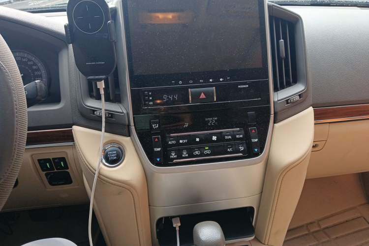 Used Toyota Land Cruiser 2015 4.0L V6 Middle East Limited Edition Audio And AC Panel