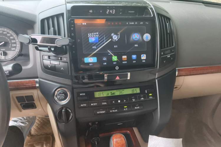Used Toyota Land Cruiser 2015 4.0L V6 Middle East Limited Edition Audio And AC Panel