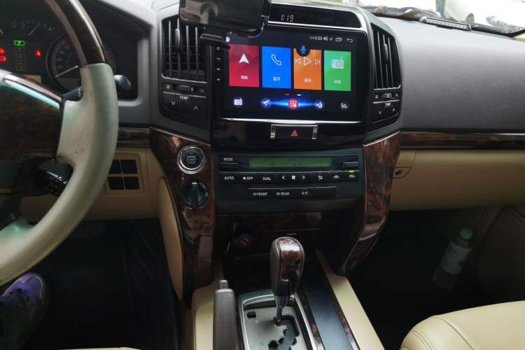 Used Toyota Land Cruiser 2015 4.0L V6 Middle East Low-Trim Version Audio And AC Panel