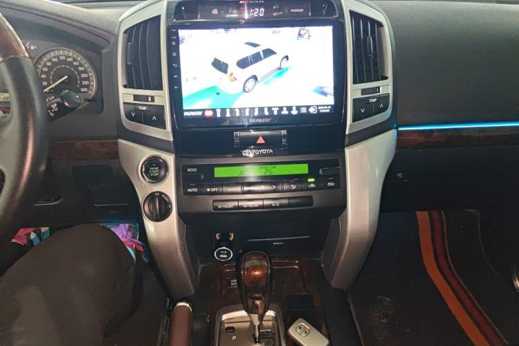 Used Toyota Land Cruiser 2015 4.0L V6 Middle East Low-Trim Version Audio And AC Panel