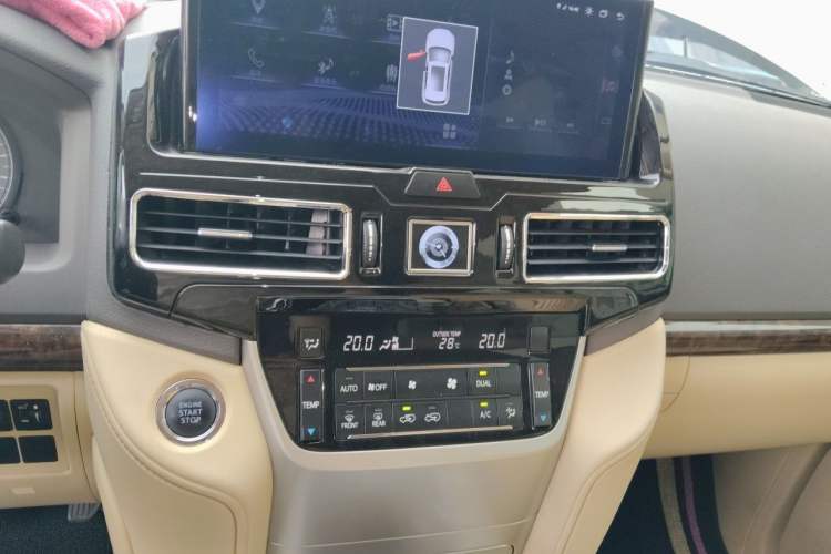 Used Toyota Land Cruiser 2015 4.0L V6 Middle East Low-Trim Version Audio And AC Panel