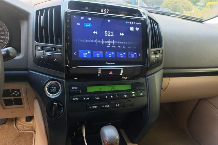 Used Toyota Land Cruiser 2015 4.0L V6 Middle East Low-Trim Version Audio And AC Panel