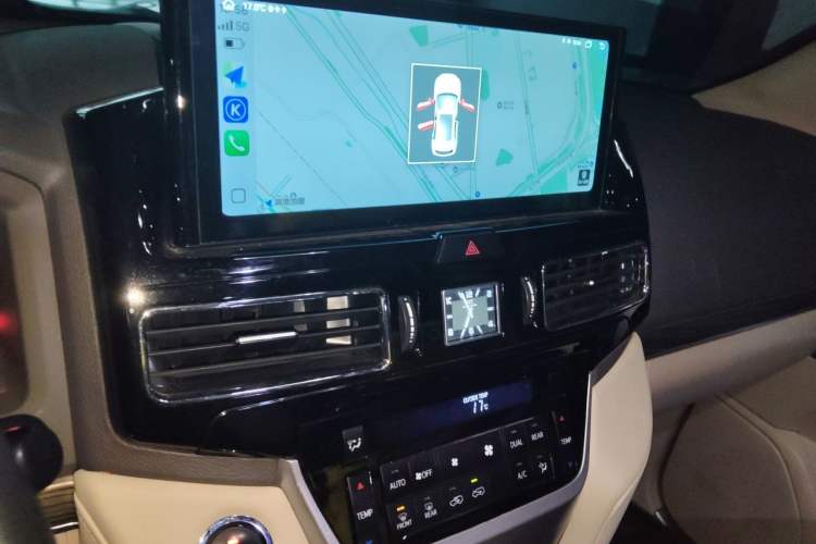 Used Toyota Land Cruiser 2015 4.0L V6 Middle East Low-Trim Version Audio And AC Panel