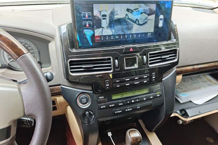 Used Toyota Land Cruiser 2015 4.0L V6 Middle East Low-Trim Version Audio And AC Panel