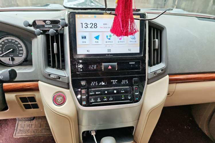 Used Toyota Land Cruiser 2015 4.0L V6 Middle East Low-Trim Version Audio And AC Panel